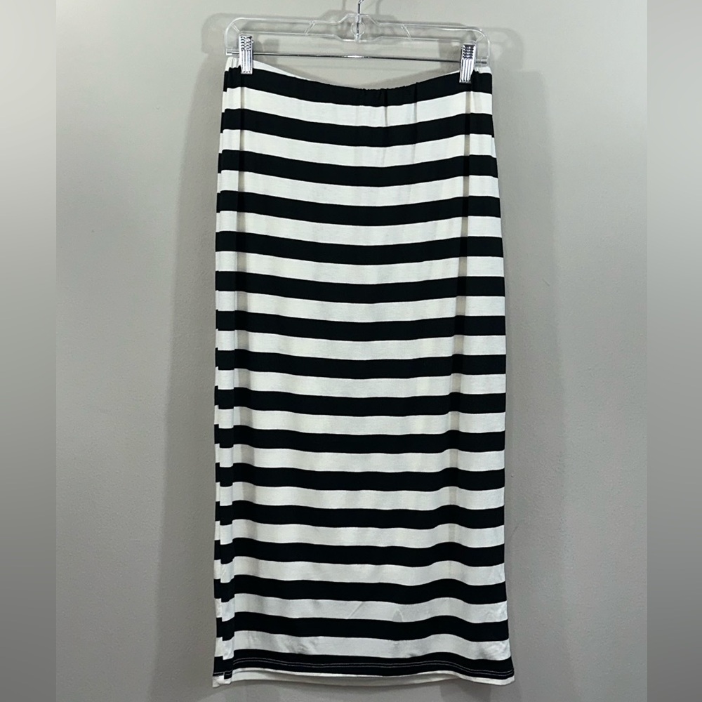 Bobeau Classic Black and White Striped Midi Skirt